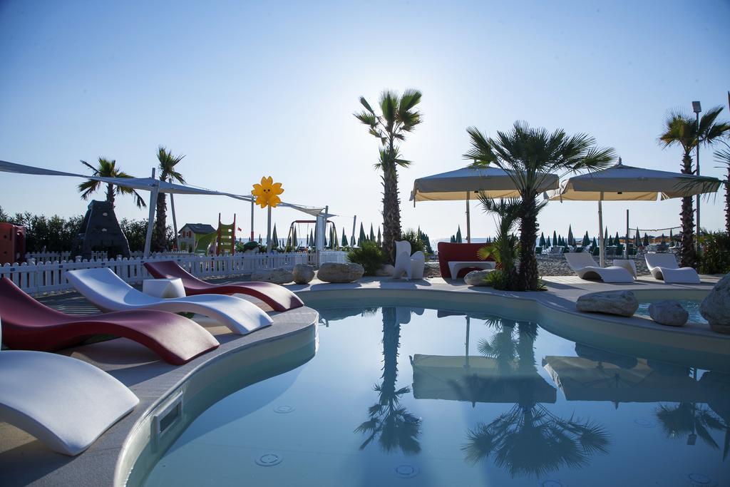 Hotel Doge Alba Adriatica Exterior foto