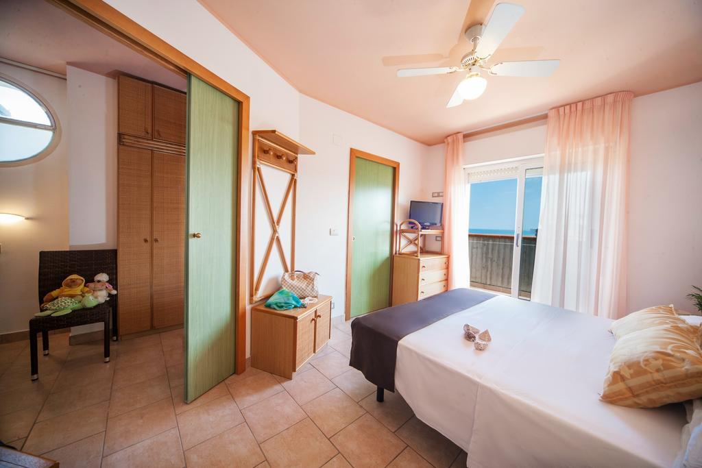 Hotel Doge Alba Adriatica Zimmer foto