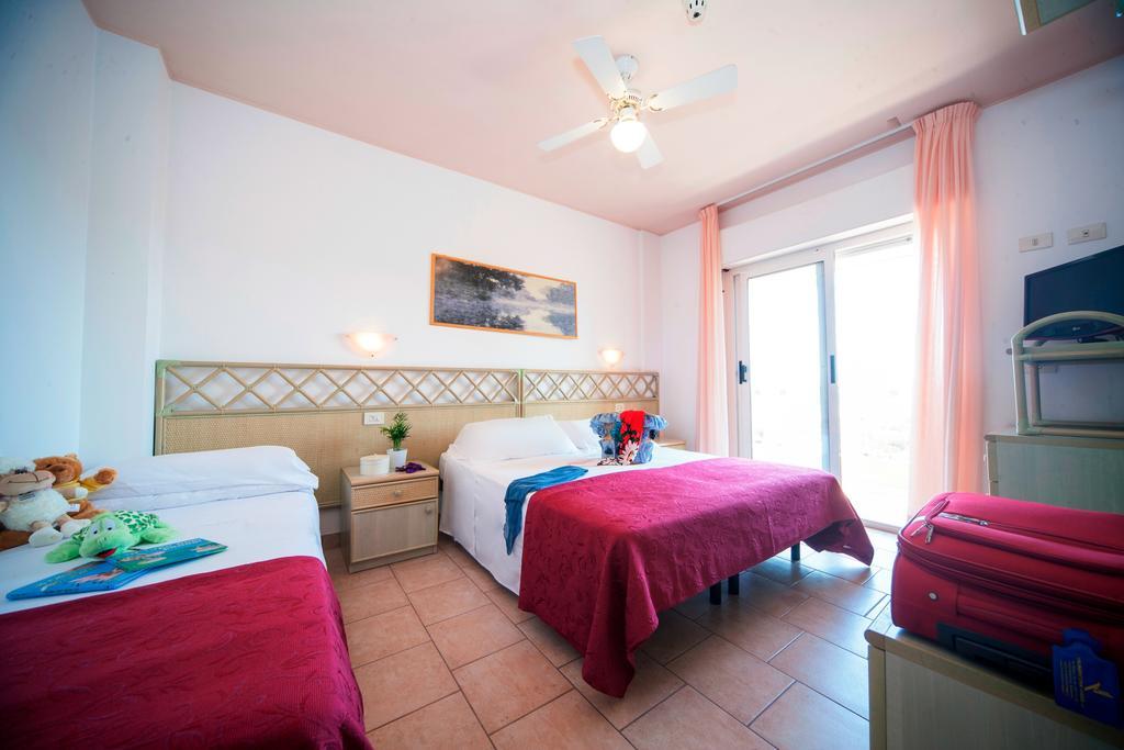 Hotel Doge Alba Adriatica Zimmer foto
